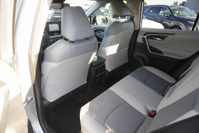 Used 2020 Toyota RAV4 XLE Premium image 12
