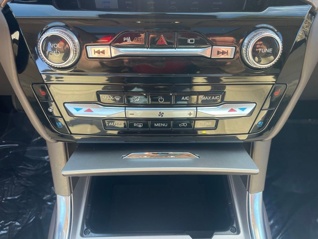 Certified 2022 Ford Explorer Platinum w/ Technology Package image 17