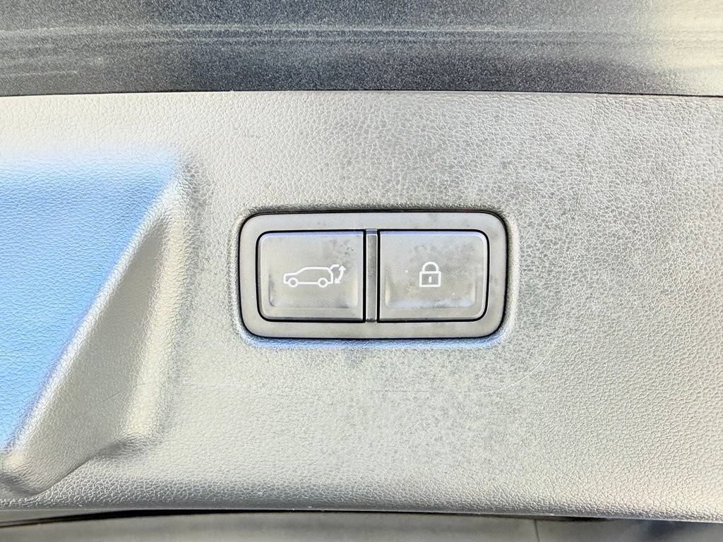 Used 2025 Hyundai Santa Fe SE FWD image 17