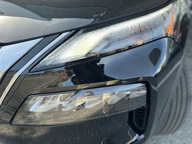 Used 2023 Nissan Rogue S AWD/4WD image 9