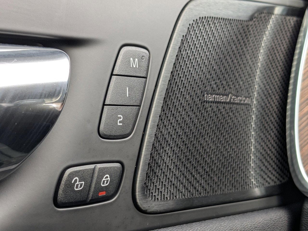 Used 2019 Volvo XC60 T5 Inscription w/ Protection Package image 30