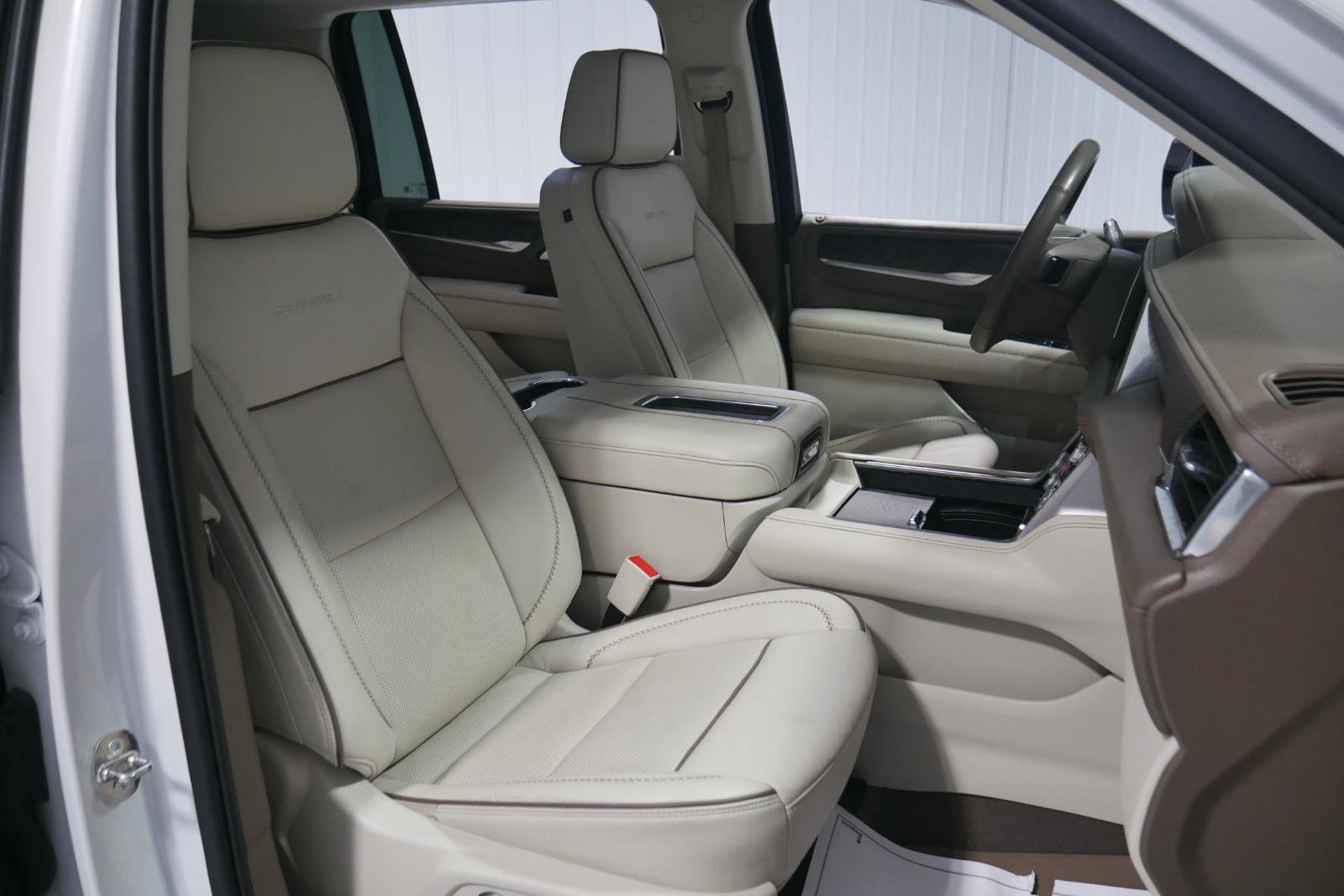 Used 2023 GMC Yukon XL Denali image 16