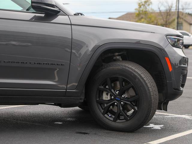 Used 2024 Jeep Grand Cherokee L Altitude AWD/4WD image 9