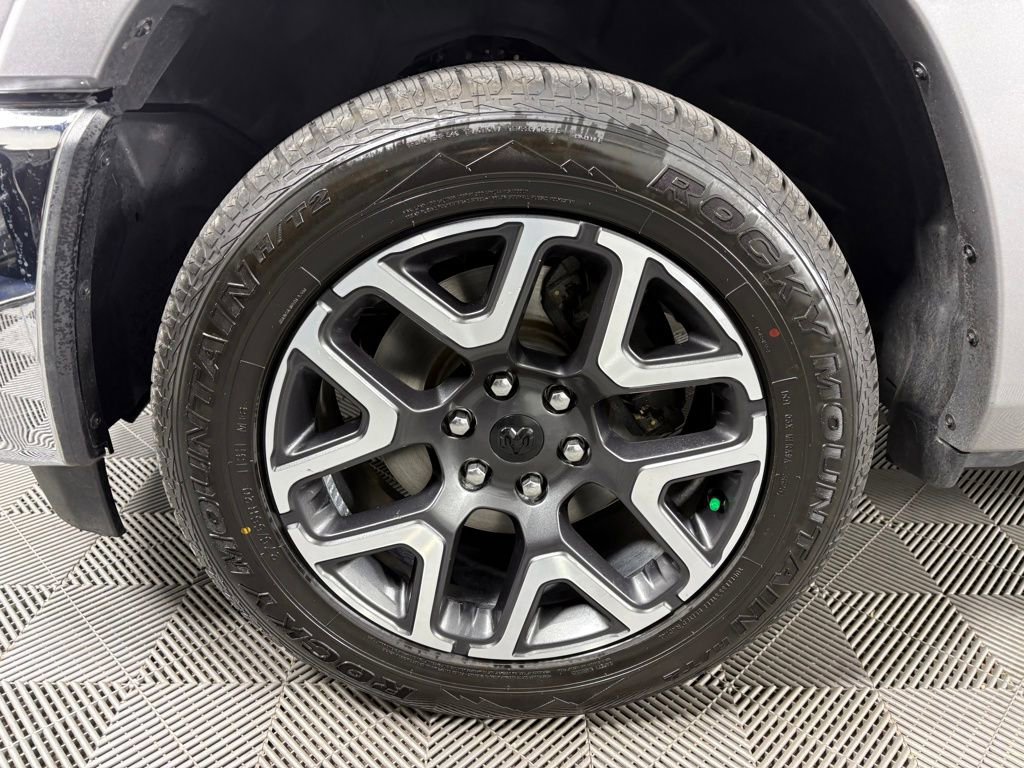 Used 2025 RAM 1500 Laramie AWD/4WD image 11