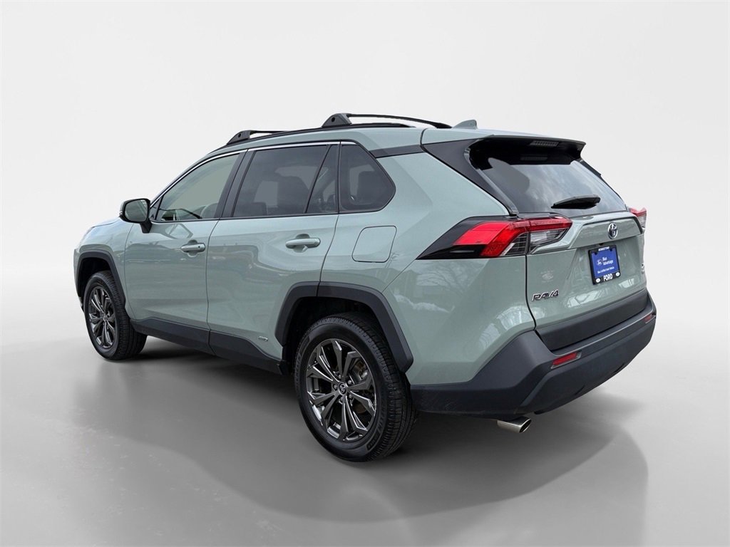 Used 2023 Toyota RAV4 XLE Premium image 5