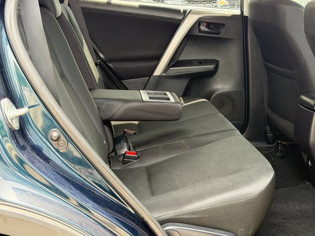 Used 2018 Toyota RAV4 LE FWD image 30
