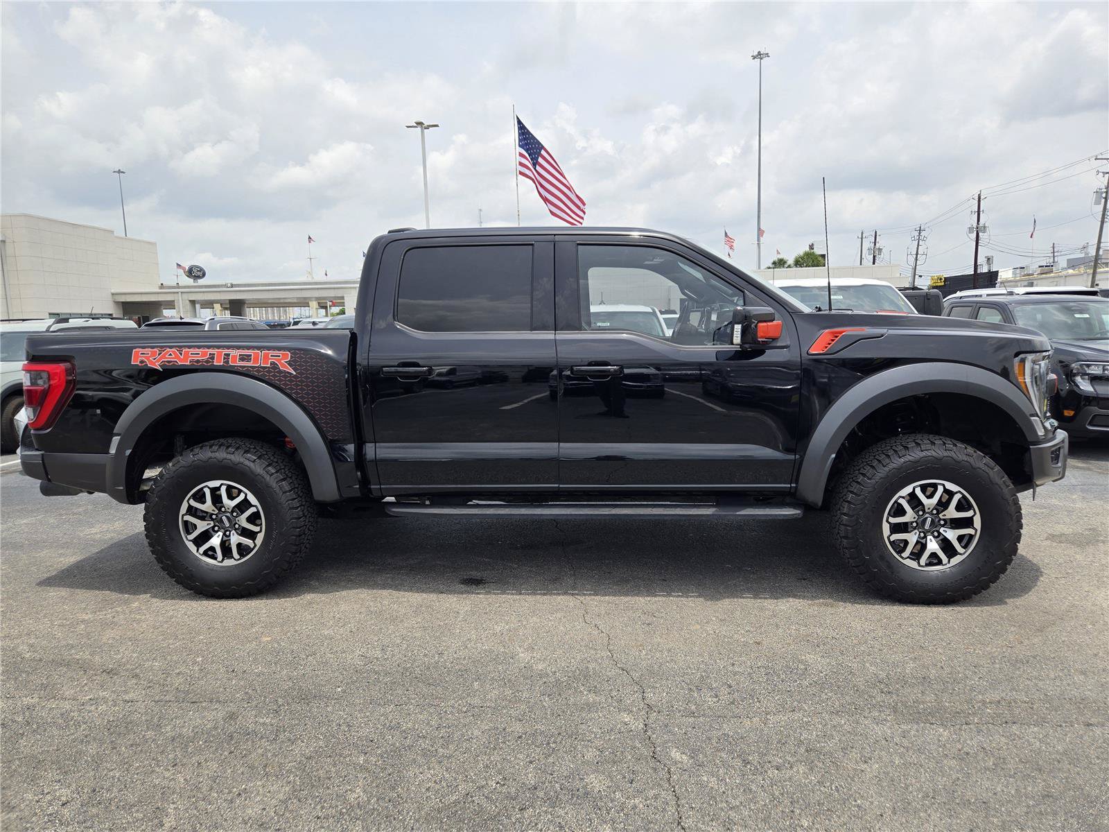 Certified 2022 Ford F150 Raptor w/ Equipment Group 801A High AWD/4WD image 4