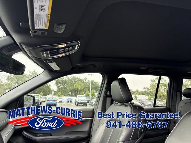 Used 2024 Jeep Grand Cherokee Limited w/ Black Appearance Package RWD image 10