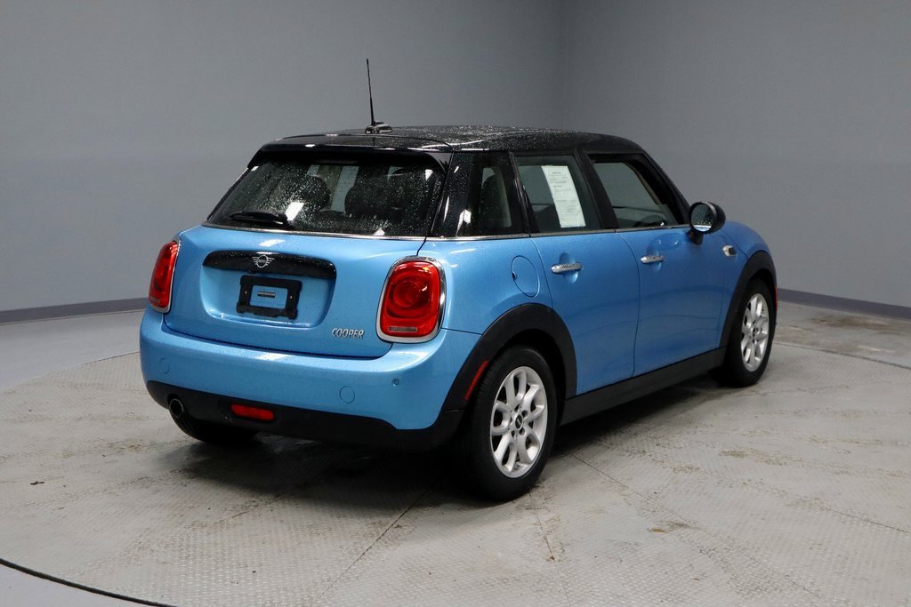 Used 2019 MINI Cooper 4-Door Hardtop w/ Signature Upholstery Package image 11