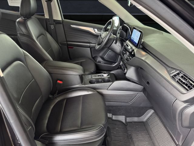 Certified 2022 Ford Escape Titanium AWD/4WD image 15