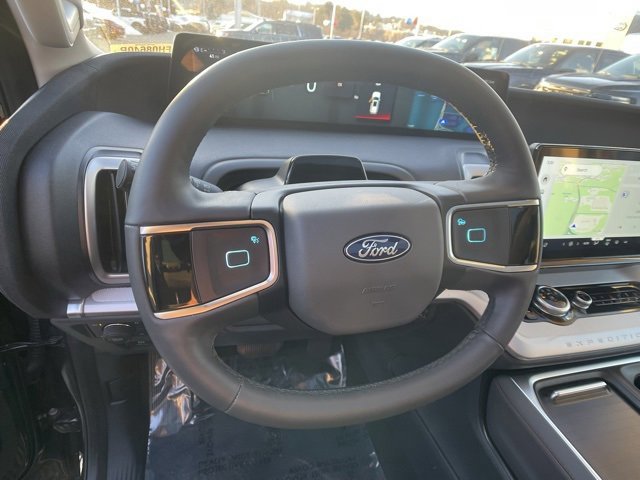 Certified 2025 Ford Expedition Active image 17