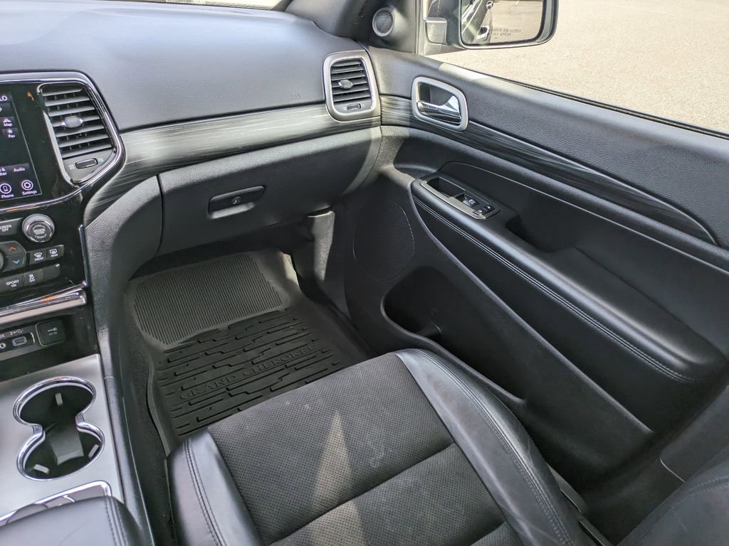 Used 2020 Jeep Grand Cherokee Laredo w/ Quick Order Package 2BN North AWD/4WD image 17