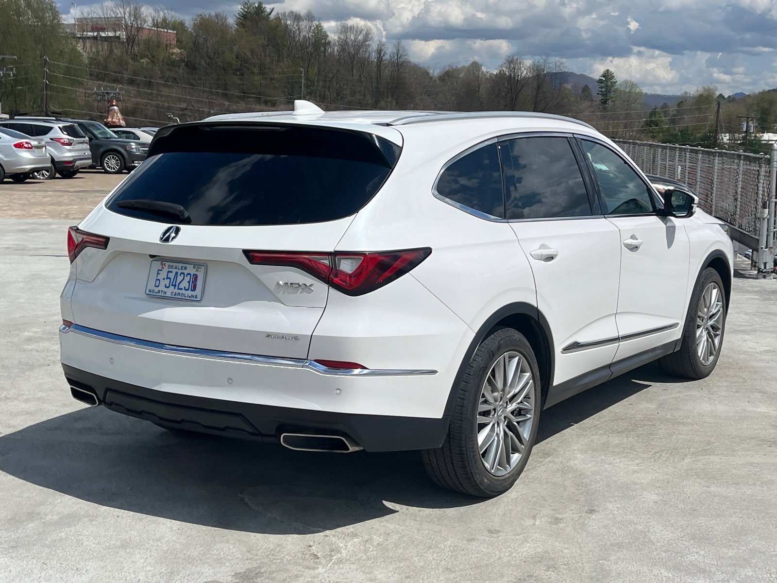 Used 2024 Acura MDX SH-AWD w/ Advance Package image 3