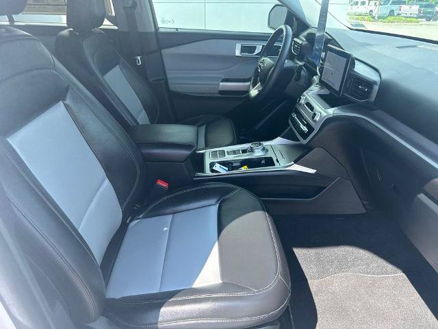 Certified 2024 Ford Explorer XLT w/ Equipment Group 202A RWD image 33
