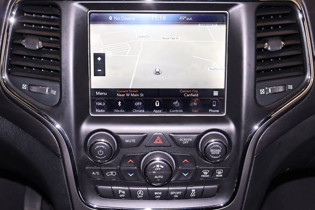 Used 2018 Jeep Grand Cherokee Laredo AWD/4WD image 26