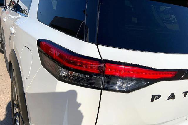 Used 2023 Nissan Pathfinder SL w/ Lighting Package (N92) image 28