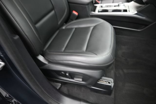 Certified 2022 Ford Explorer XLT w/ Equipment Group 202A AWD/4WD image 33