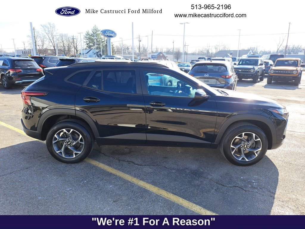 Used 2024 Chevrolet Trax LT w/ Driver Confidence Package image 2