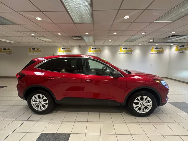 Certified 2023 Ford Escape Active AWD/4WD image 3