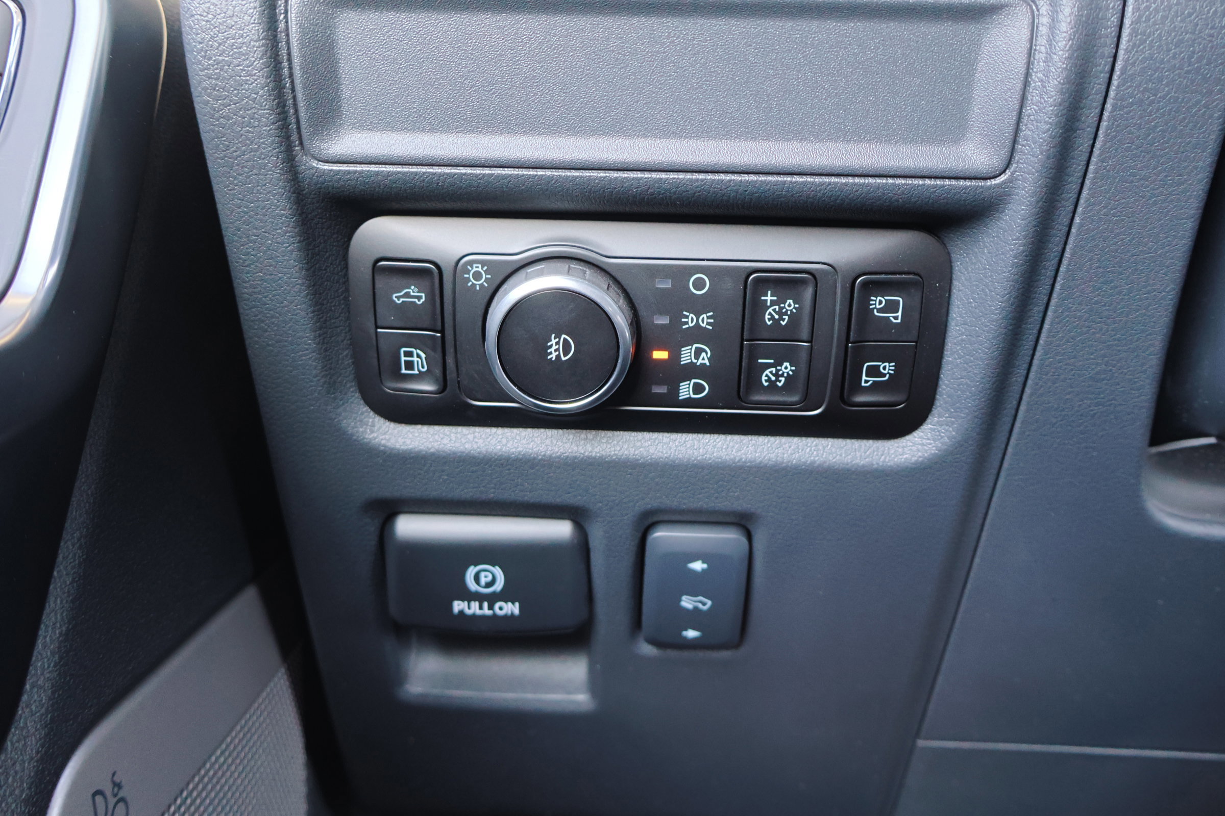 Certified 2025 Ford F150 Platinum w/ FX4 Off-Road Package image 19