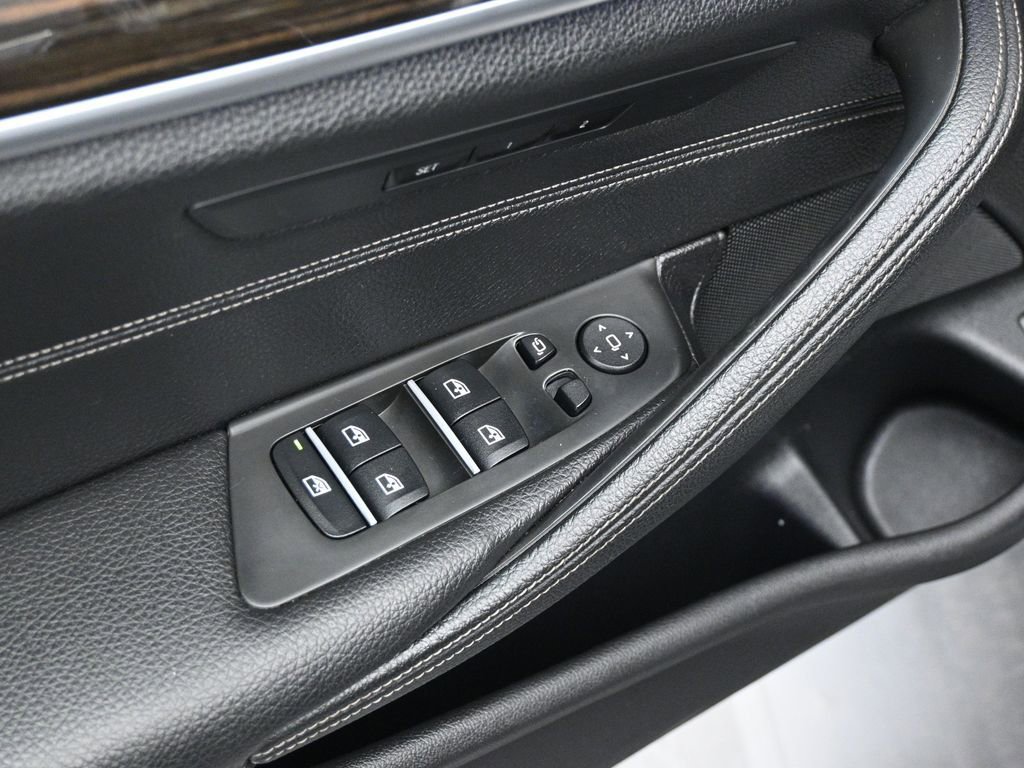 Used 2019 BMW 530e w/ Convenience Package image 10