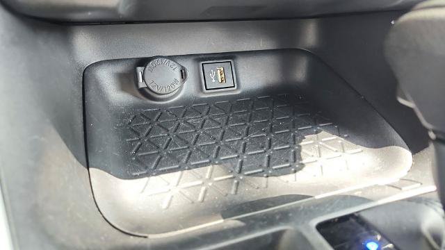 Used 2025 Toyota RAV4 XLE FWD image 15