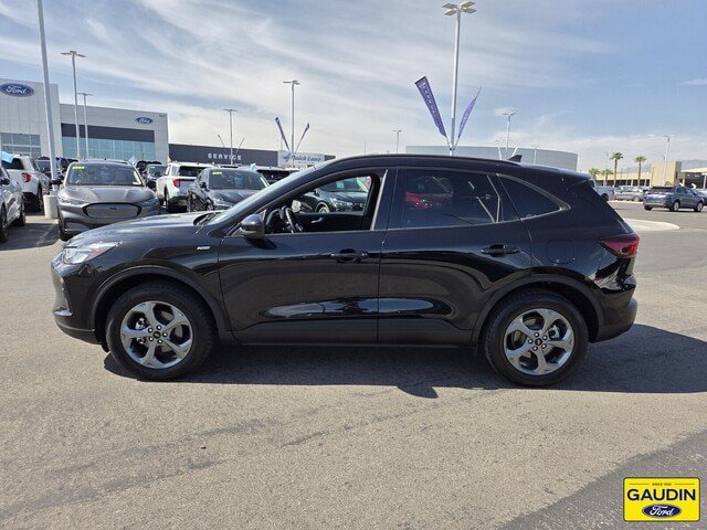 Certified 2025 Ford Escape ST-Line Select AWD/4WD image 4
