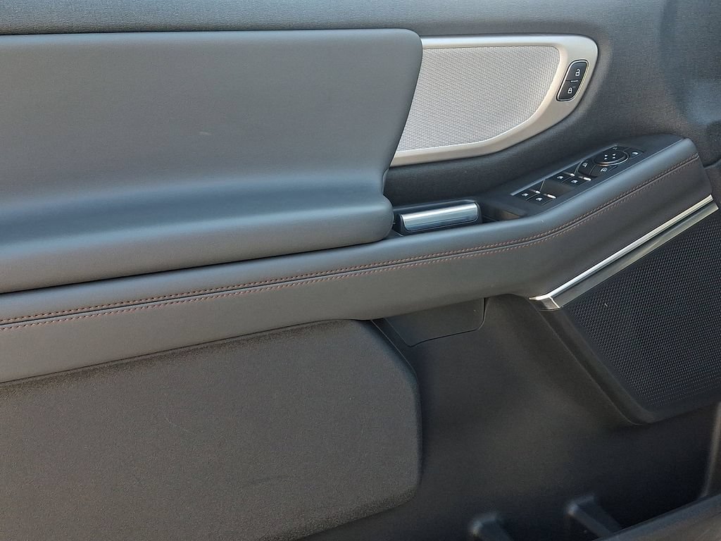 Certified 2025 Ford Expedition Active AWD/4WD image 14