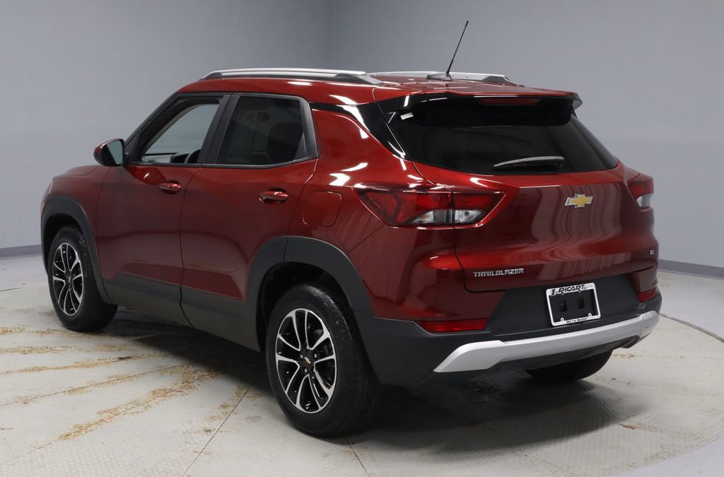 Used 2025 Chevrolet TrailBlazer LT image 3