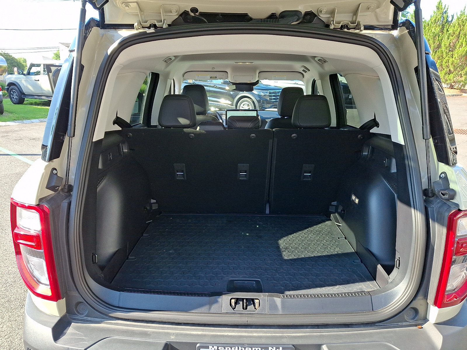 Certified 2025 Ford Bronco Sport Outer Banks w/ Outer Banks Tech Package+ AWD/4WD image 30