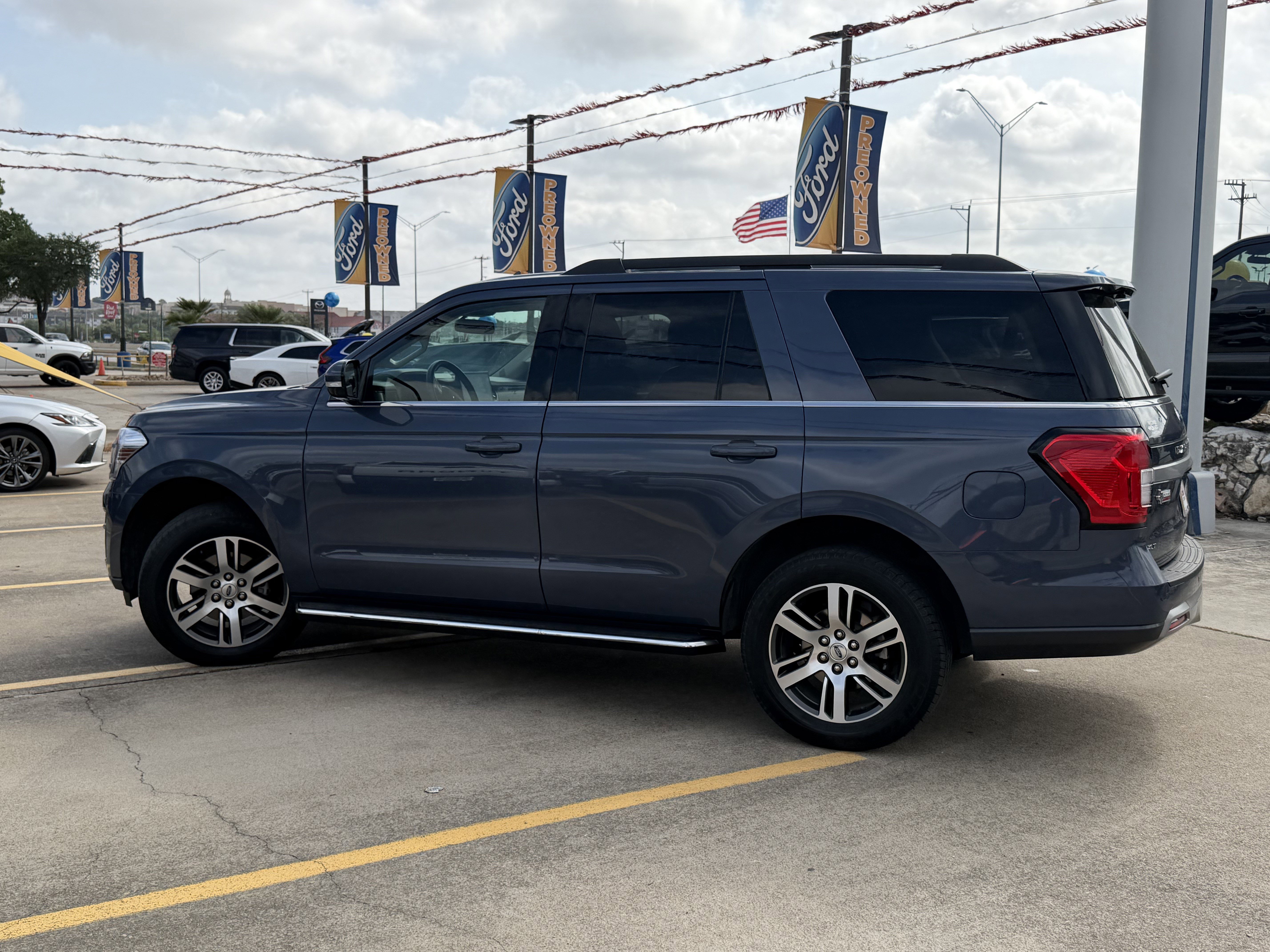 Certified 2022 Ford Expedition XLT image 6