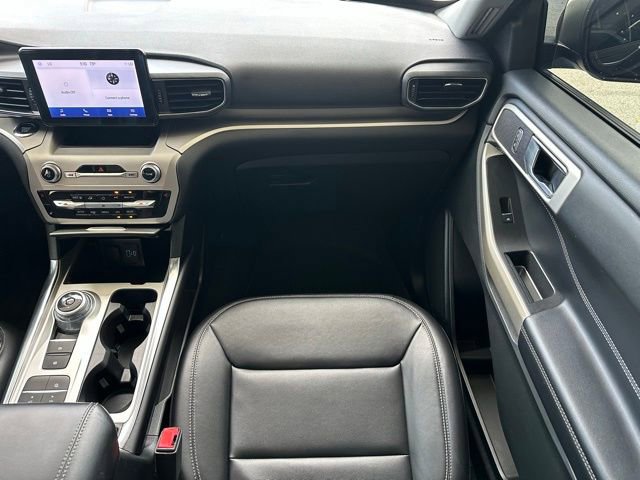 Certified 2022 Ford Explorer XLT w/ Equipment Group 202A image 13