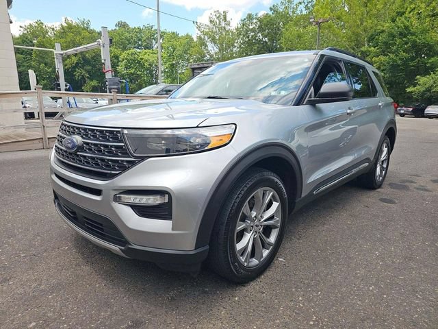 Certified 2022 Ford Explorer XLT w/ Equipment Group 202A AWD/4WD image 3