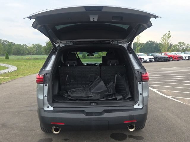 Used 2023 Chevrolet Traverse LT FWD image 9