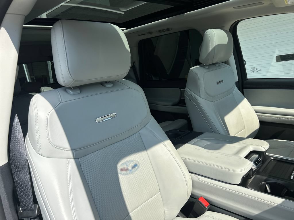 Certified 2025 Ford Expedition Platinum w/ Driver's Package AWD/4WD image 16