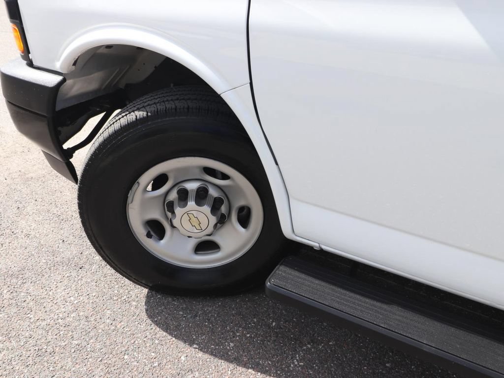 Used 2024 Chevrolet Express 3500 LS RWD image 3
