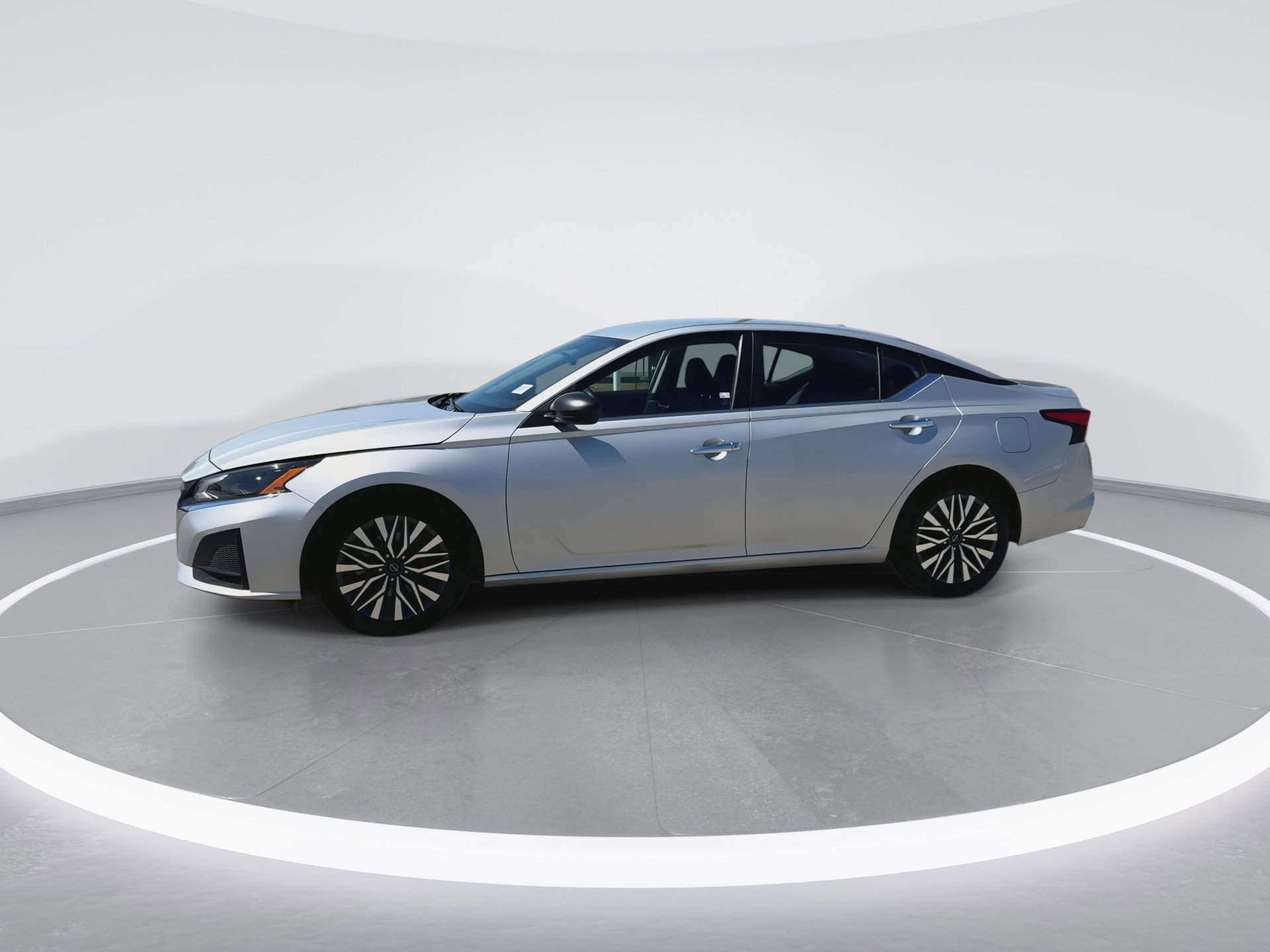 Used 2024 Nissan Altima 2.5 SV image 7