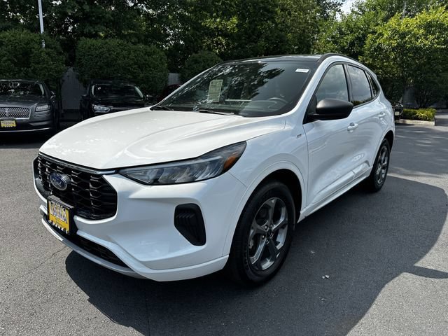 Certified 2023 Ford Escape ST-Line w/ Tech Pack #1 AWD/4WD image 9
