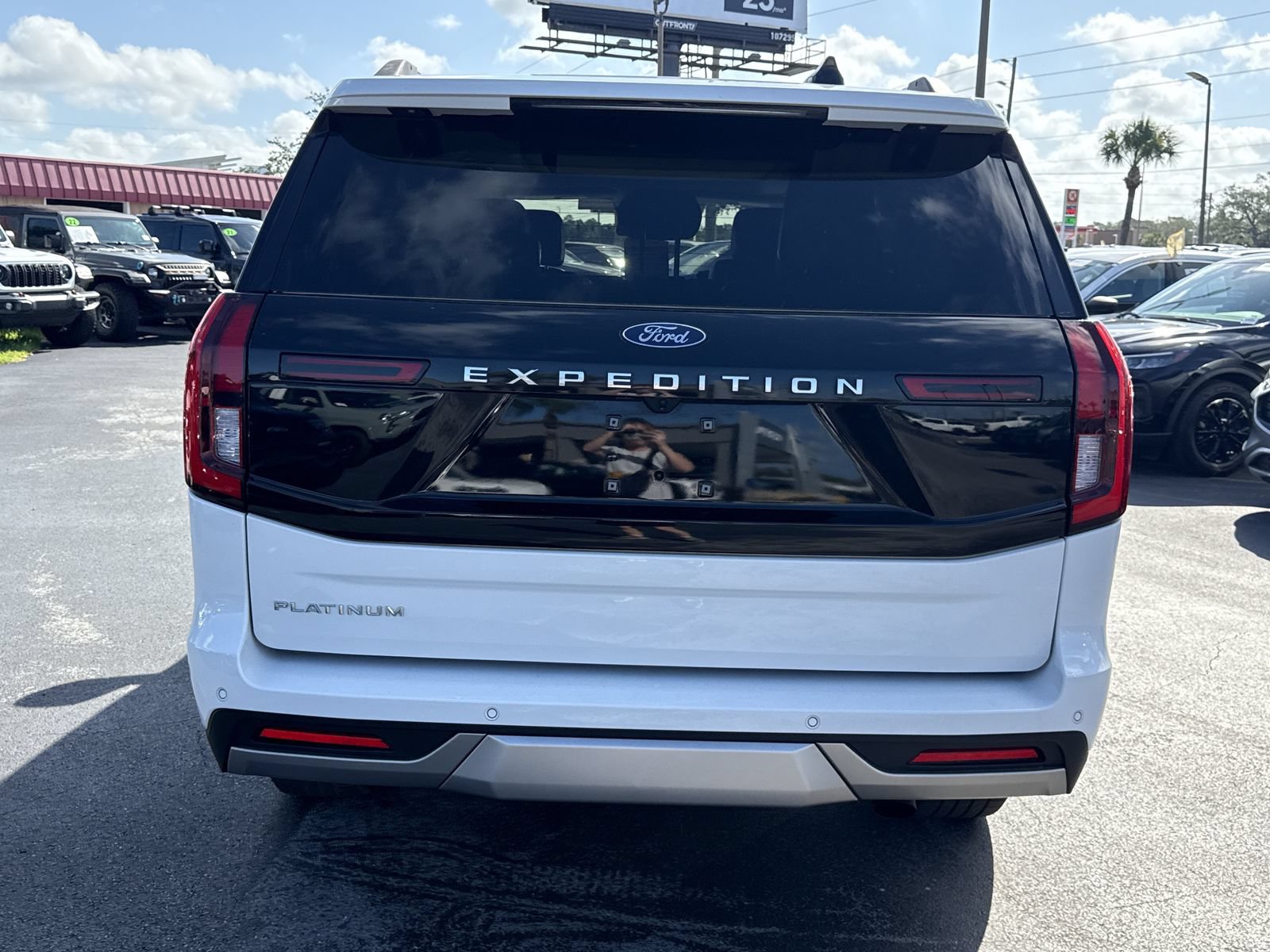Certified 2025 Ford Expedition Platinum AWD/4WD image 6