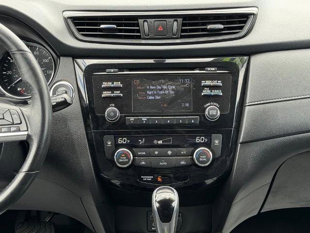 Used 2017 Nissan Rogue SV AWD/4WD image 11