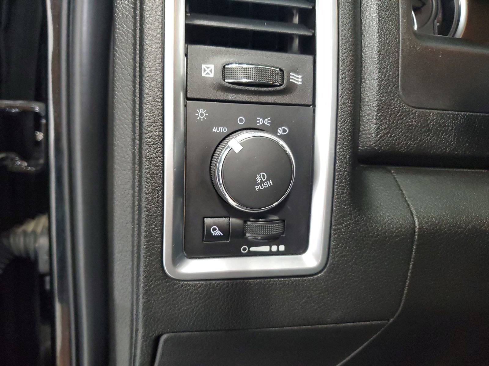 Used 2023 RAM 1500 Warlock AWD/4WD image 15