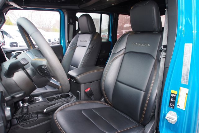 Used 2024 Jeep Wrangler Unlimited Sahara w/ Technology Group image 16