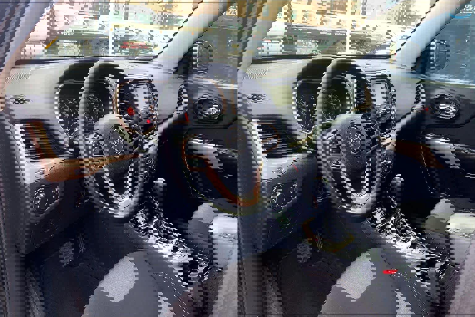 Used 2017 Jeep Cherokee Sport image 14