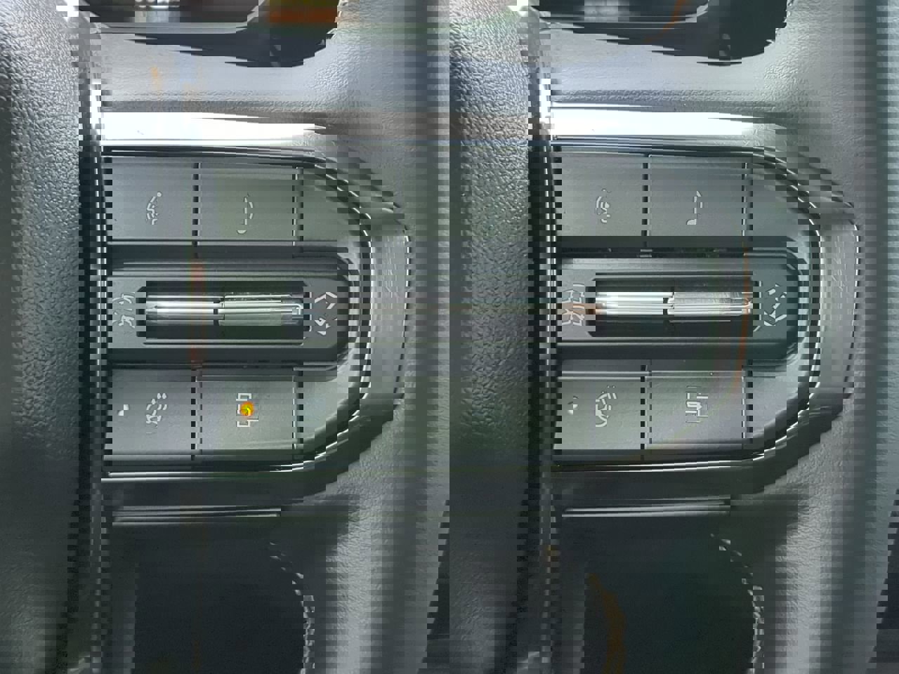 Used 2024 GMC Canyon AT4 w/ AT4 Premium Package image 25