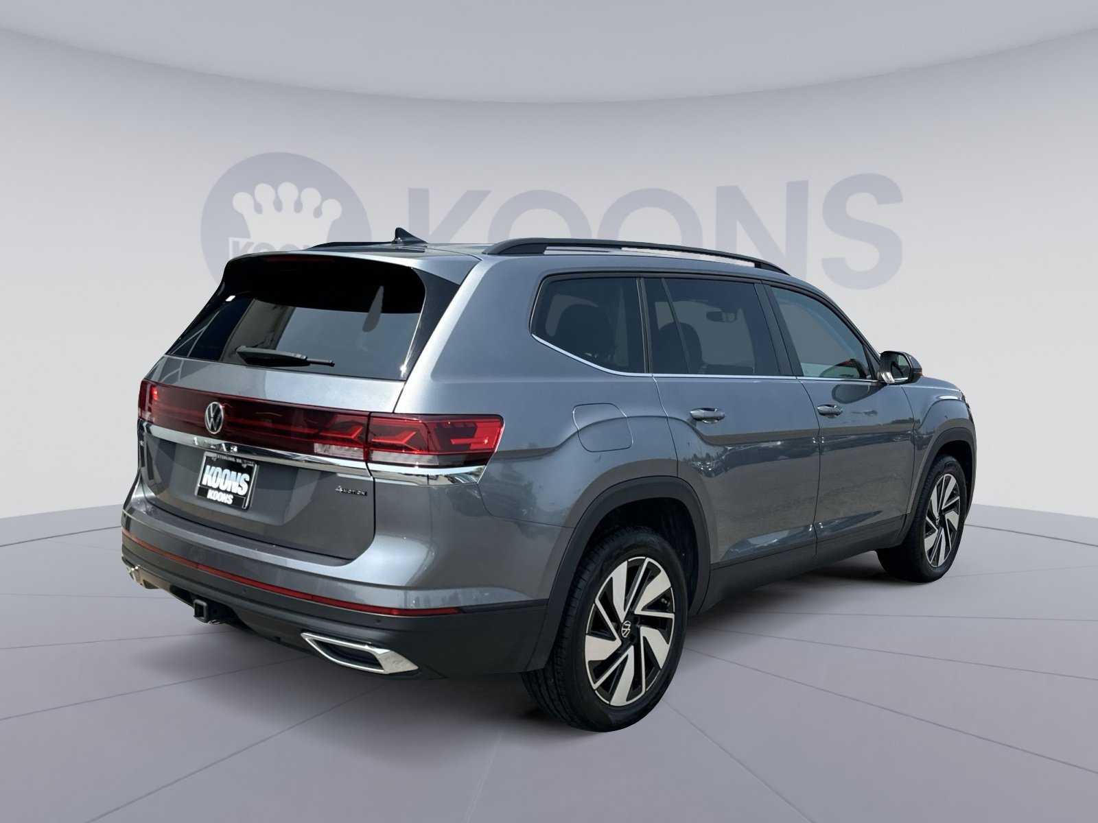 Used 2025 Volkswagen Atlas SE AWD/4WD image 16