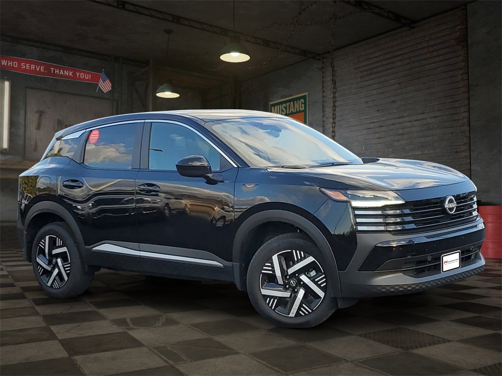 Used 2025 Nissan Kicks SV image 2