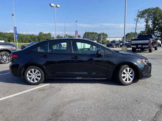 Used 2021 Toyota Corolla LE FWD image 2