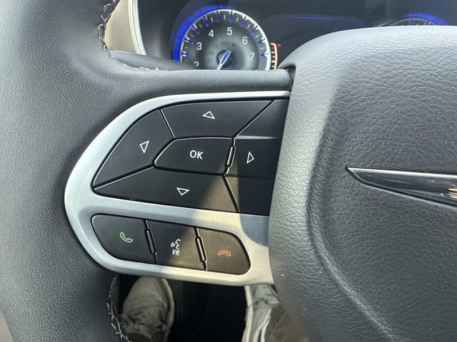 Used 2024 Chrysler Pacifica Touring-L image 29