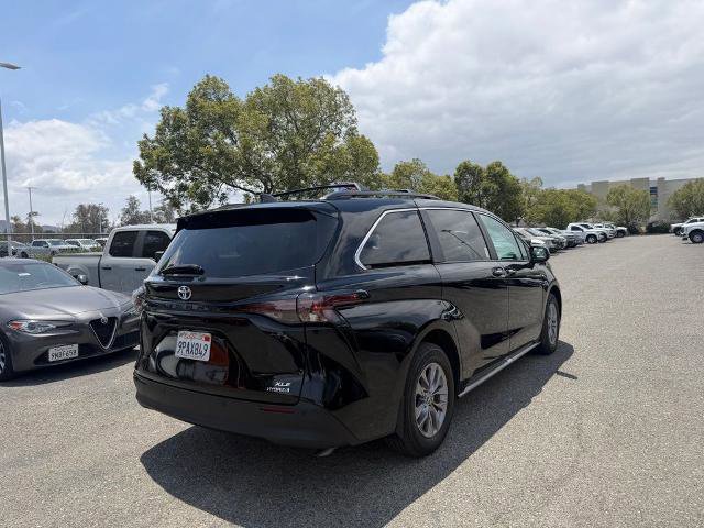 Used 2024 Toyota Sienna XLE w/ XLE Plus Package FWD image 4