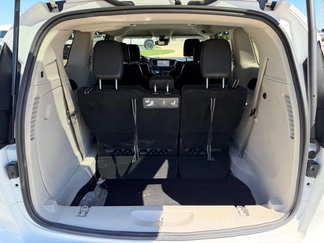 Used 2021 Chrysler Pacifica Touring-L image 8